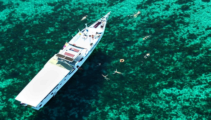 Lombok to Komodo 4D3N tour with standard boat exploring Komodo National Park, Padar Island, and Pink Beach on budget adventure