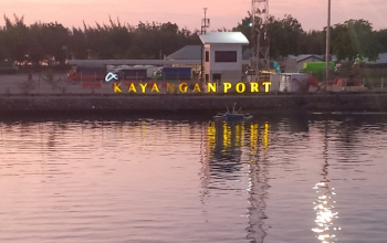 Kayangan Harbor Lombok, the main gateway to Sumbawa and Komodo Islands. Start your 4D3N Komodo tour and explore Indonesia’s most stunning sailing routes.