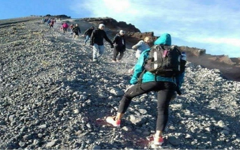 Mount Rinjani 3D2N Summit Trek from Sembalun to Senaru, Rinjani sunrise view, Segara Anak Lake, hot spring, and camping adventure.